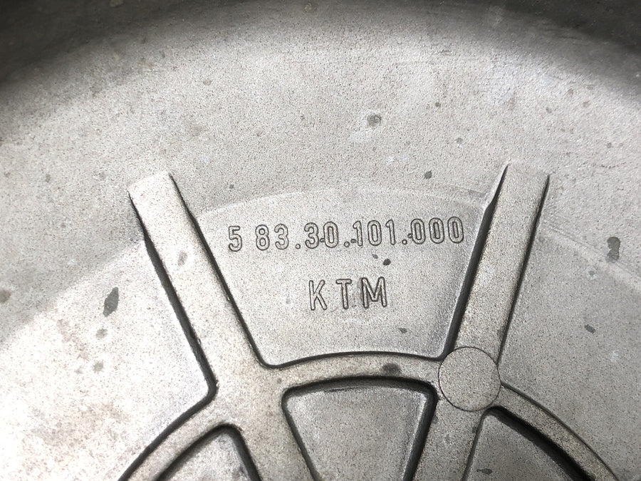 KTM 640 LC4 EGS [1999] - Tapa embrague tapa motor tapa lateral derecha