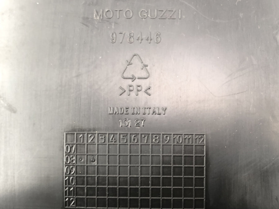 Moto Guzzi Stelvio 1200 4V [2009] - Protección de salpicaduras de la base trasera de revestimiento interior