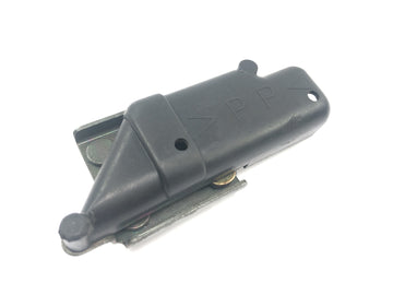 Yamaha YZF R1 RN04 [2001] - Bloqueo del asiento trasero