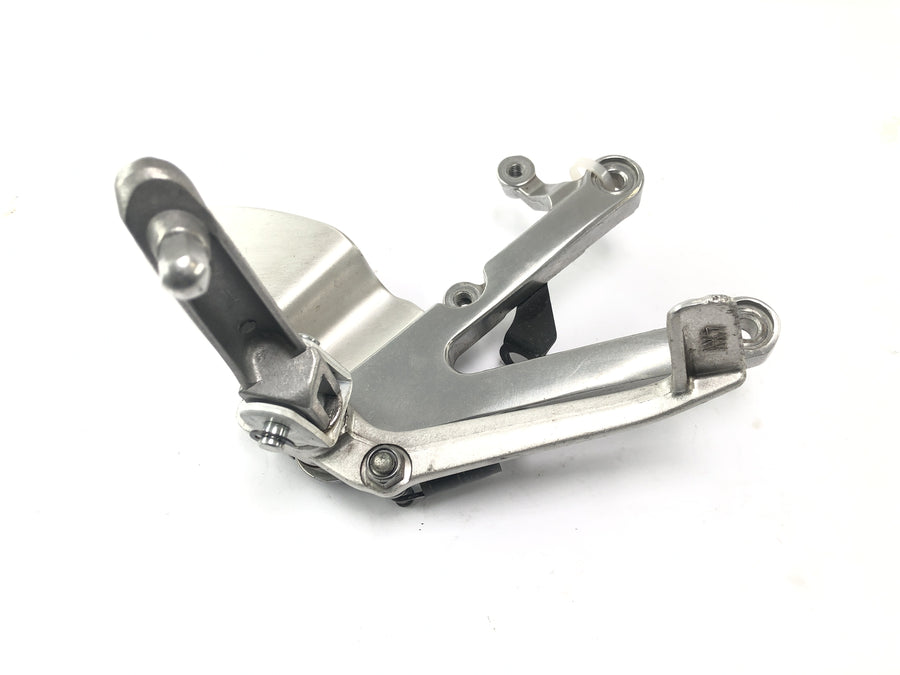 Yamaha YZF R1 RN01 [1998] - Sistema de reposapiés a la derecha con pedal de freno