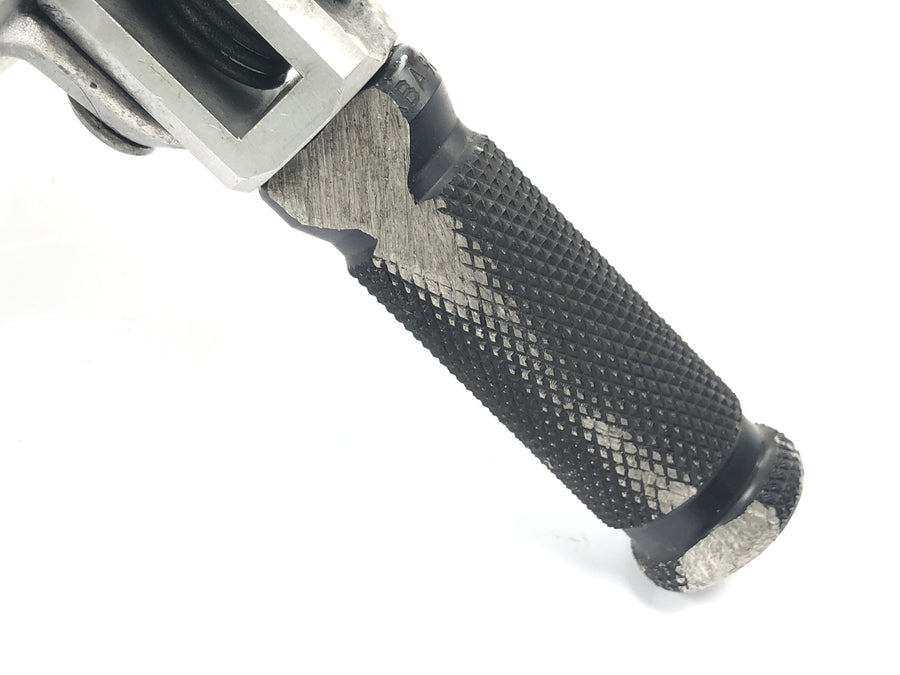 Honda CBR 1000 RR SC57 [2006] - Reposapiés del conductor derecho con sistema de reposapiés con pedal de freno