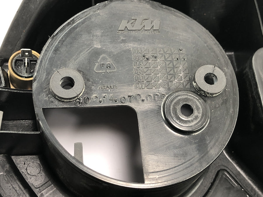 KTM 950 Adventure LC8 [2004] - Caja de velocímetro, carenado de cabina, porta instrumentos
