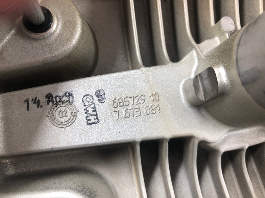 BMW R 1200 GS R12 K25 [2004] - tapa válvulas tapa culata izquierda tapa motor magnesio
