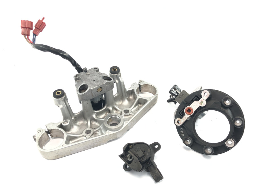 Yamaha XJR 1200 4PU [1996] - puente de horquilla superior con cerradura de encendido, bloqueo de la tapa del depósito