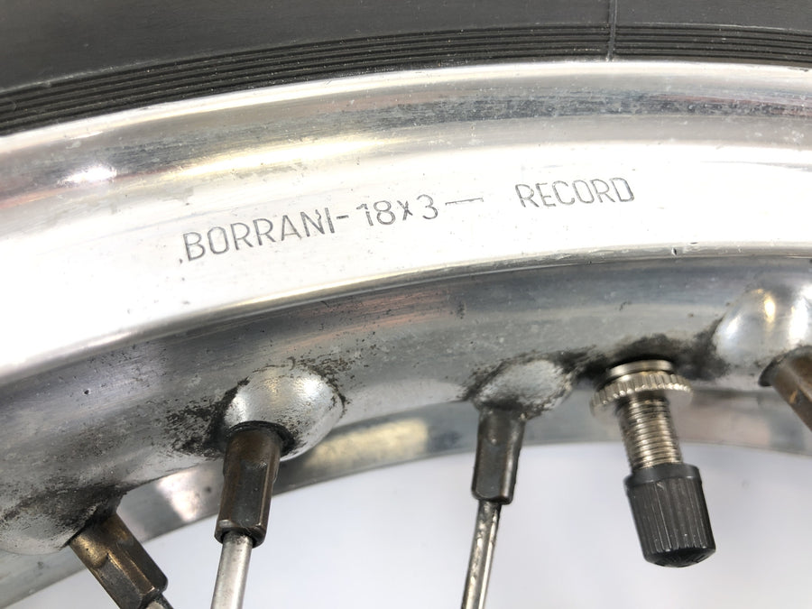 Moto Guzzi V7 Special [1971] - llanta delantera rueda de radios Borrani 18 x 3"