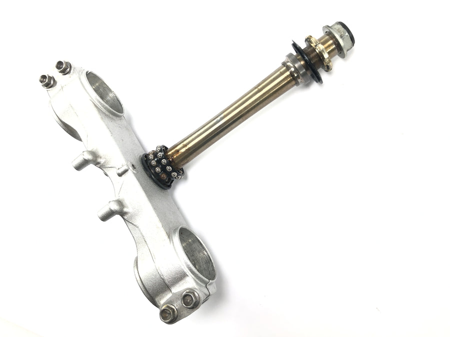 Honda FMX 650 RD12 [2006] - Abrazadera de horquilla debajo del eje de dirección