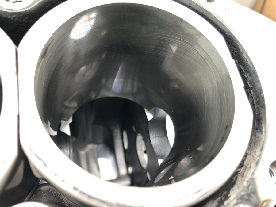Triumph Street Triple R 675 D67LD [2010] - Motor Motor Housing con enchufes y pistones