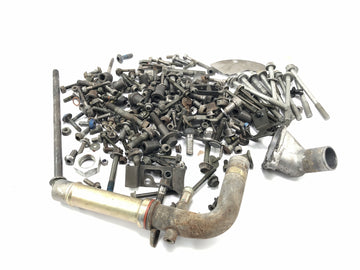 Yamaha YZF R1 RN09 [2003] - Los tornillos las piezas residuales son paquetes