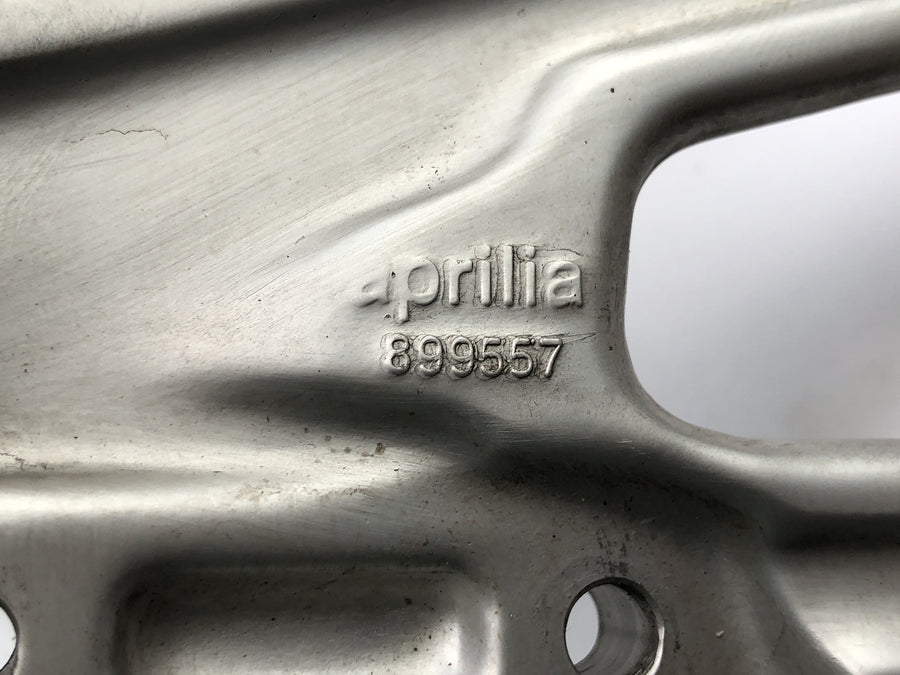 Aprilia RS 125 TW [2017] - Sistema de reposapiés conductor con soporte delantero derecho