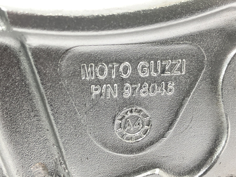 Moto Guzzi Stelvio 1200 8V [2016] - Sistema de reposapiés derecho, reposapiés del conductor y reposapiés del acompañante con soporte