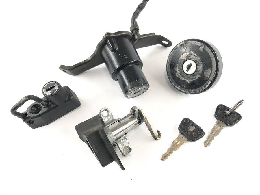 Yamaha v Max 1200 2we [1996] - Locksmith Filling Lock Tank Lock Helmschloss