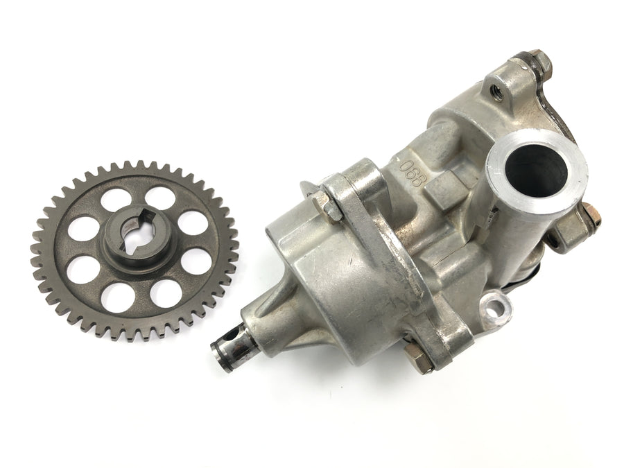 Suzuki GSX R 1100 GU74C [1987] - Engranaje impulsor bomba de aceite