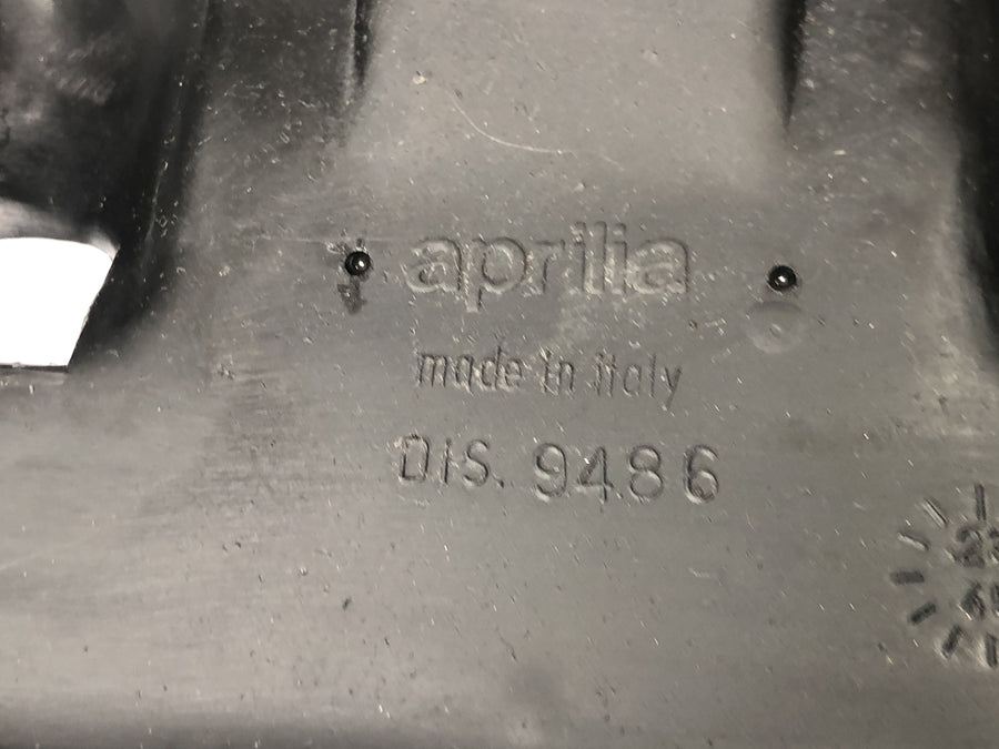 Aprilia RS 125 Extrema [1994] - Subestructura trasera, panel interior, soporte de matrícula trasero acortado