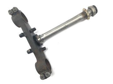 Honda NX 650 Dominator RD02 [1994] - parte inferior del cabezal de dirección del puente de la horquilla inferior