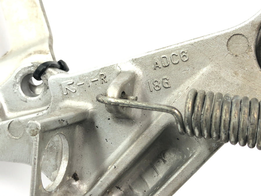 Suzuki GSX R 1000 WVBZ K3 [2003] - Sistema de reposapiés soporte reposapiés derecho del conductor con pedal de freno