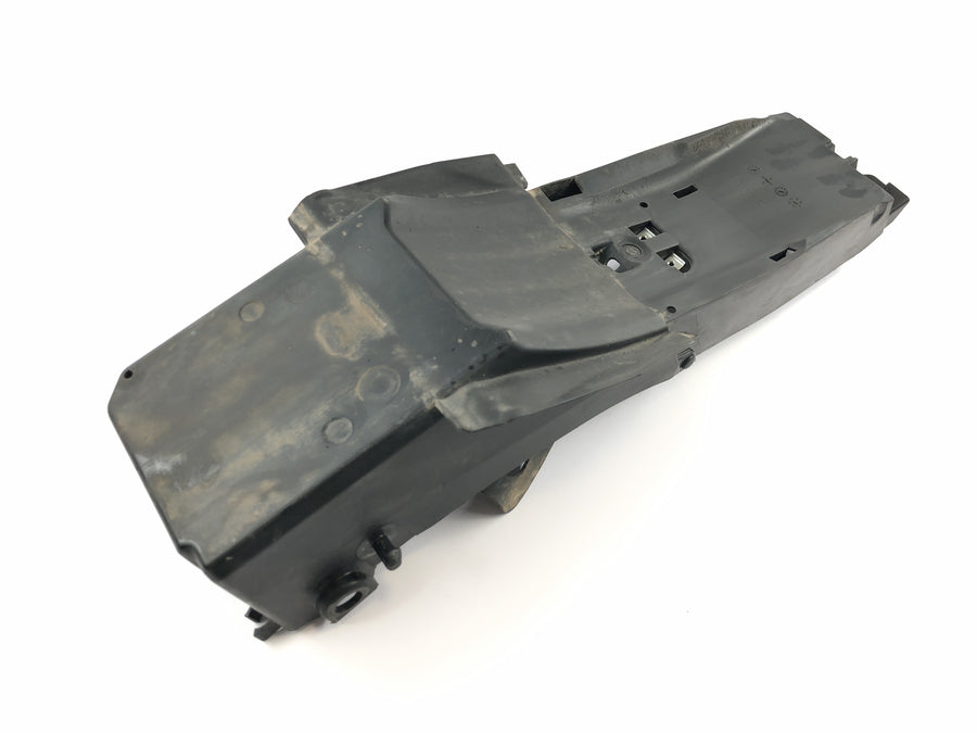 Yamaha MT07 RM04 [2014] - Compartimento de herramientas trasero del panel interior de la subestructura trasera
