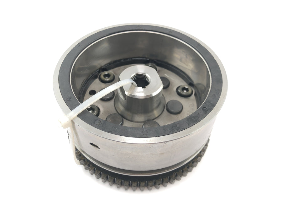 Yamaha XV 1600 Wild Star VP08 [2002] - Rueda polar del rotor del alternador con rueda libre de arranque
