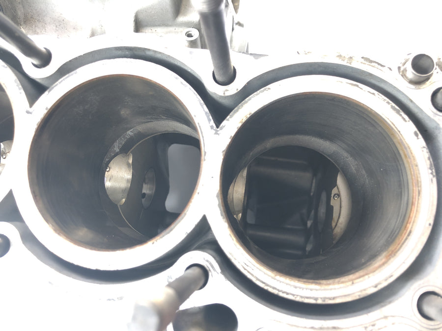 Yamaha YZF R1 RN04 [2001] - Bloque motor cárter cárter sin pistones