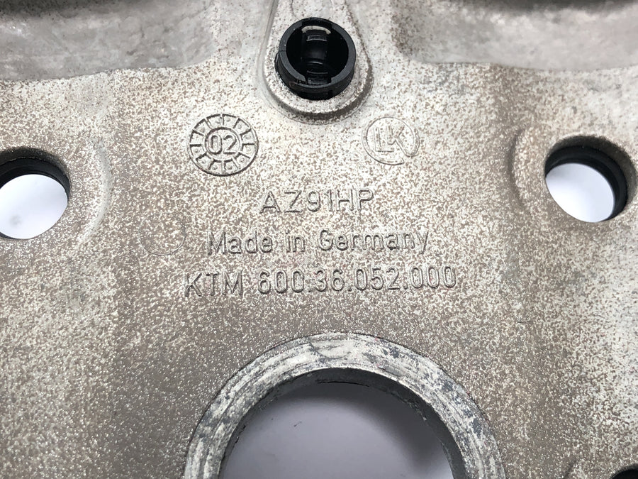 KTM 950 Adventure LC8 [2004] - tapa valvula delantera tapa culata tapa motor magnesio