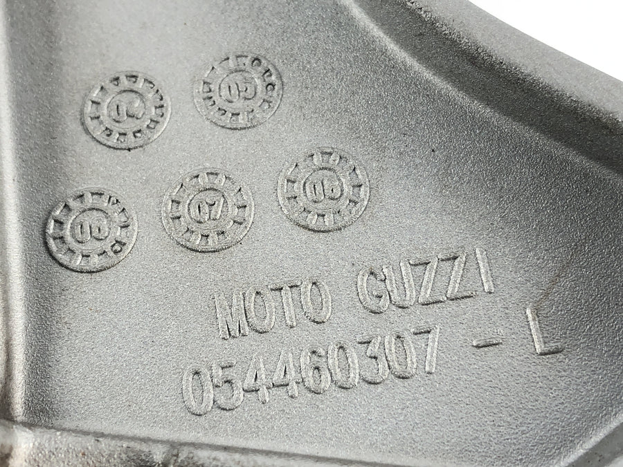 Moto Guzzi Norge 1200 [2006] - Placa del reposapiés izquierda