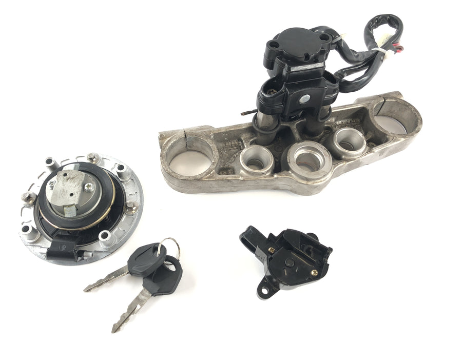 Suzuki GSF 1200 S Bandit WVA9 [2003] - Cerrajería con puente de la horquilla sobre el bloqueo del tanque de bloqueo de encendido