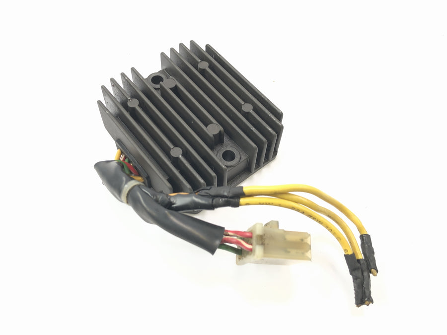 Aprilia RST 1000 Futura [2002] - Control de la rectificación de los reguladores de tensión