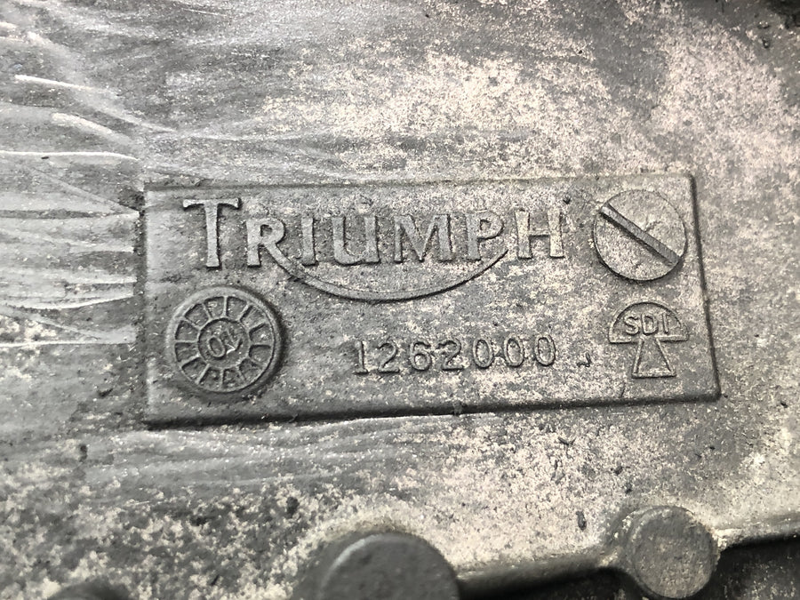 Triumph Bonneville T100 986MF [2012] - Tapa piñón tapa motor derecha