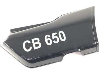 Honda CB 650 RC03 [1981] - Cubierta lateral en el revestimiento derecho