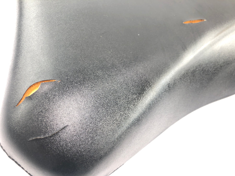 Suzuki GSX R 1000 WVBZ K3 [2003] - La funda del asiento del conductor tiene grietas