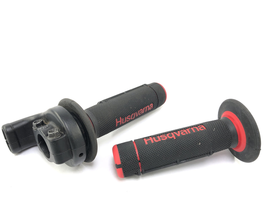 Husqvarna SM 630 A4 [2010] - Accesorios de manillar en el acelerador derecho con goma de agarre