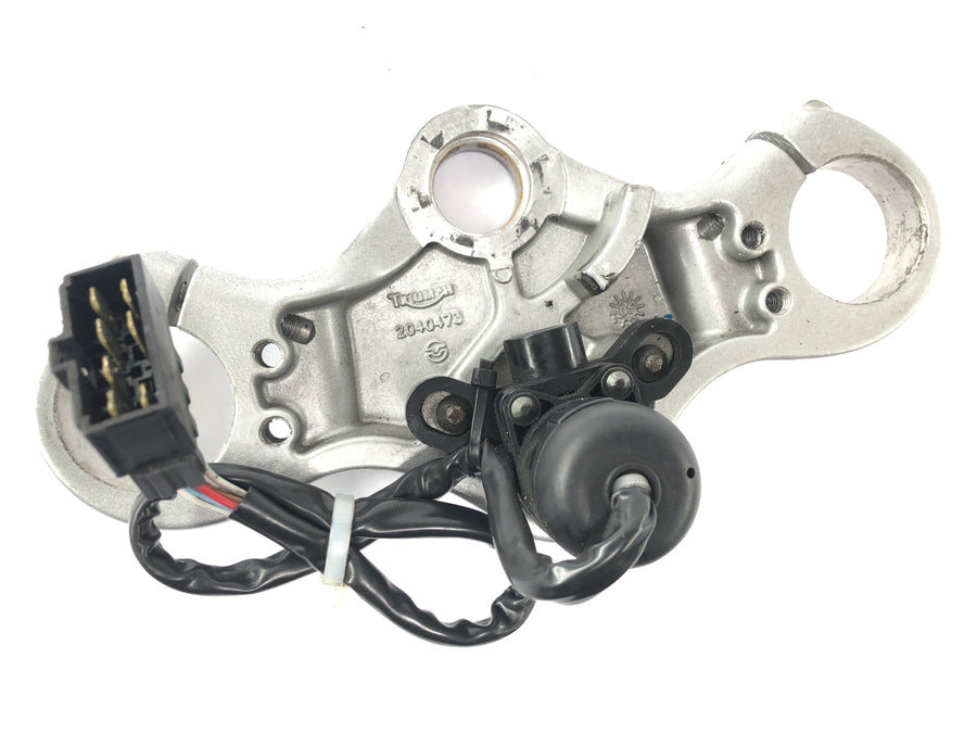 Triumph Sprint St 1050 [2005] - Bloqueo con puente de la horquilla en la cerradura del tanque superior