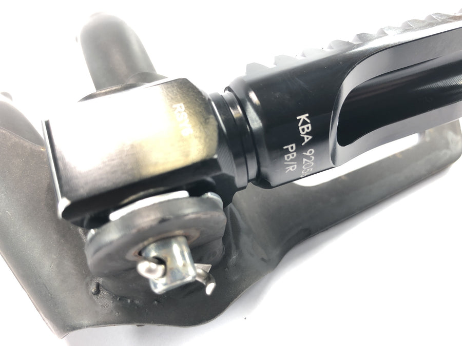 Yamaha MT 03 RM02 [2007] - Par trasero de soporte de reposapiés del sistema de reposapiés del pasajero