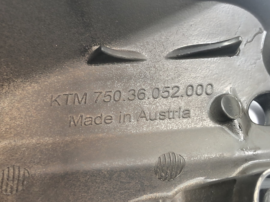 KTM Duke 690 A3 [2012] - Tapa válvulas tapa motor