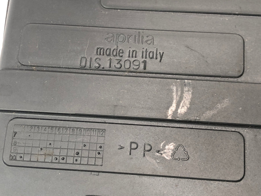 Aprilia RSV 1000 RP Mille [2001] - compartimento para compartimento de almacenamiento de la unidad de control