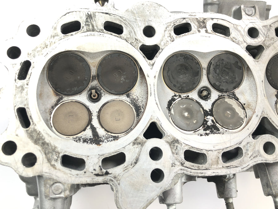 Honda CBR 1000 RR SC57 [2006] - canales de válvulas del asiento de válvulas del tren de válvulas de la culata