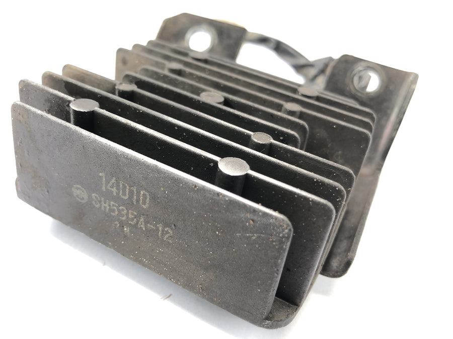Suzuki DR 350 SK42B [1991] - Controlador de control de carga del rectificador del regulador de tensión