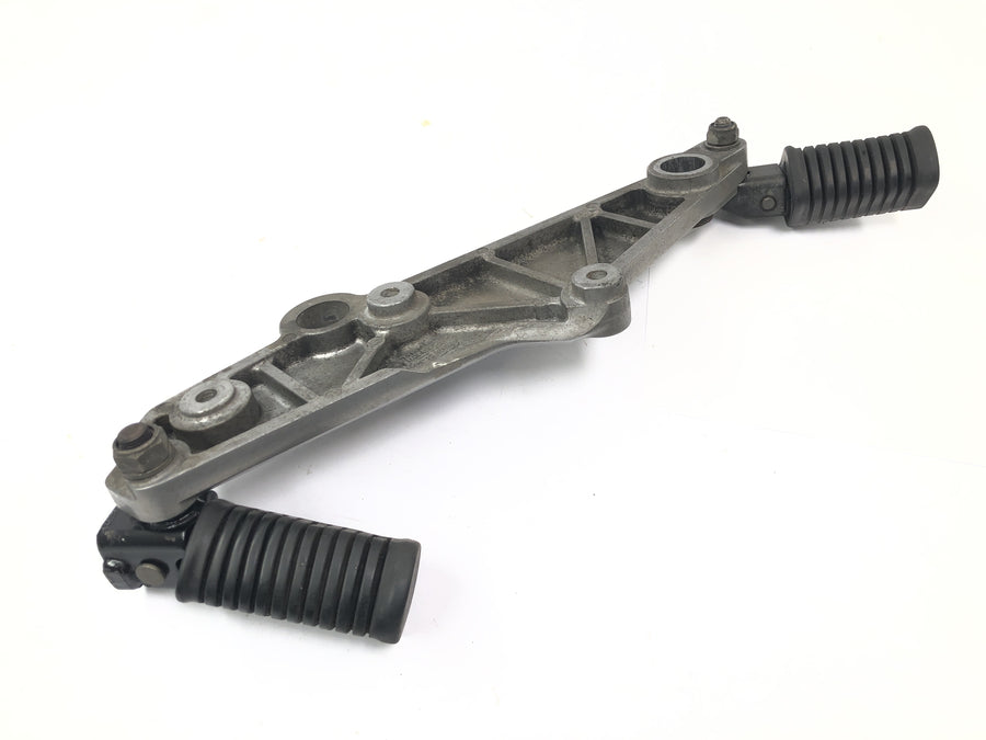 Kawasaki Z 1100 KZZ10A [1984] - Placa de reposapiés a la izquierda con reposapiés
