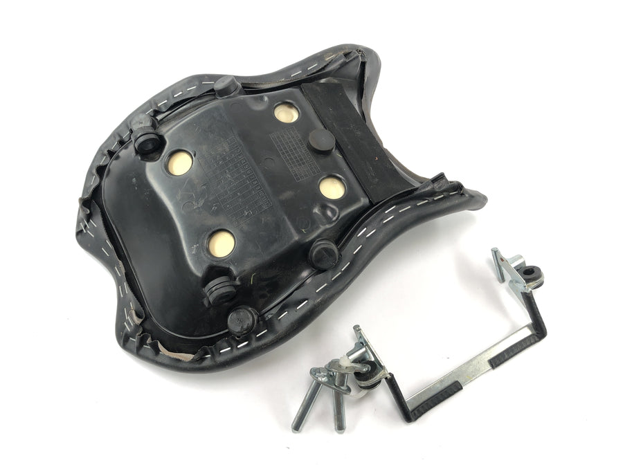 Kawasaki Ninja 125 BX125B [2024] - Cojín del asiento del asiento con perno de sujeción