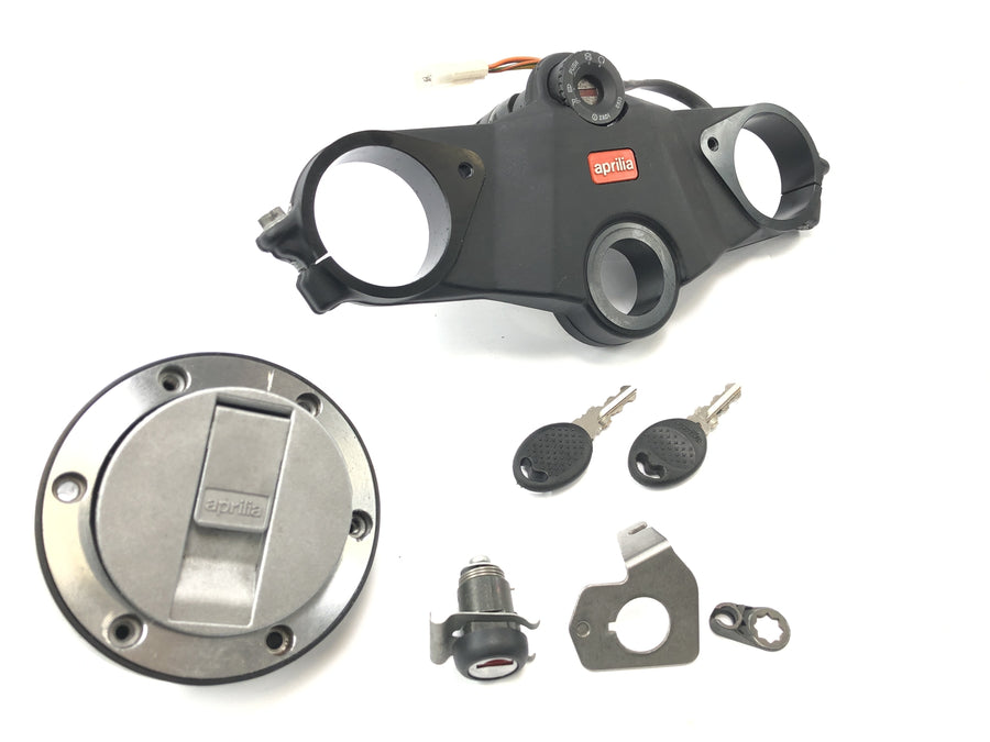 Aprilia RST 1000 Futura [2002] - cerrajero con puente de la bifurcación sobre el juego de llave de tapa del tanque de bloqueo de encendido