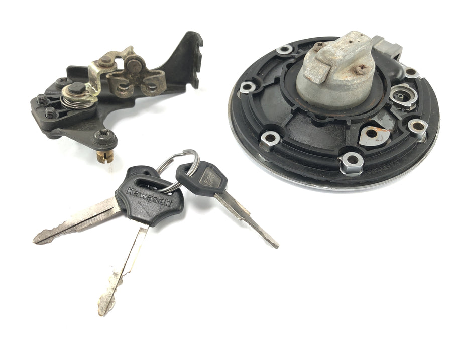 Kawasaki ZR7 ZR750F [1999] - Tapa de combustible de tapa de combustible.