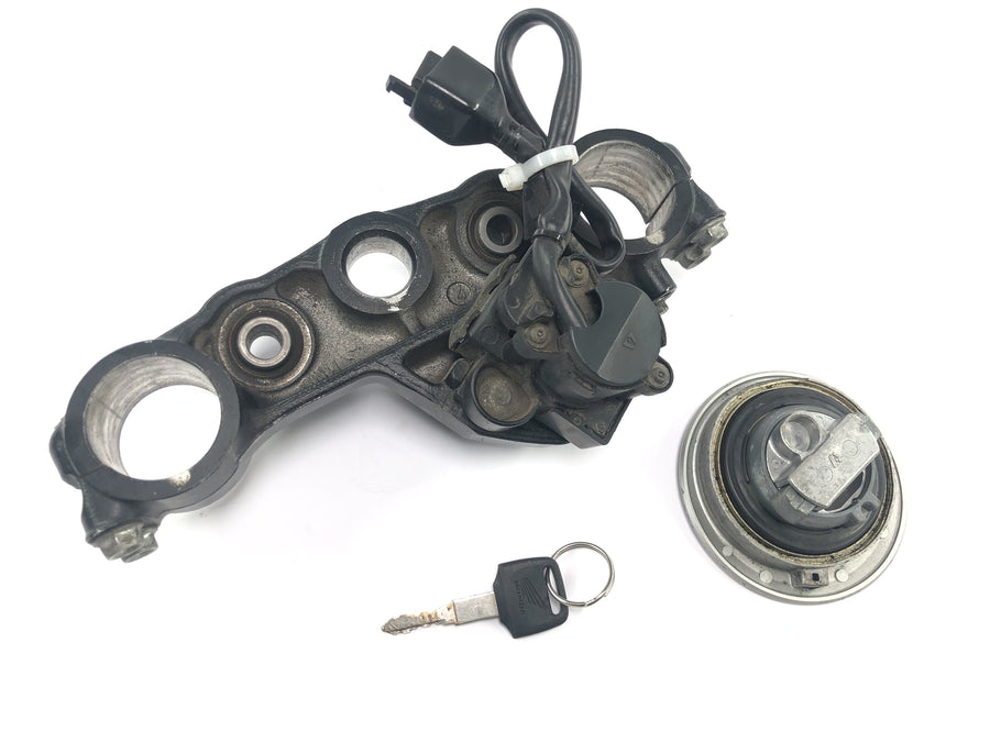 Honda NX 650 Dominator RD02 [1994] - Puente de horquilla con bloqueo de encendido en la parte superior con bloqueo del depósito