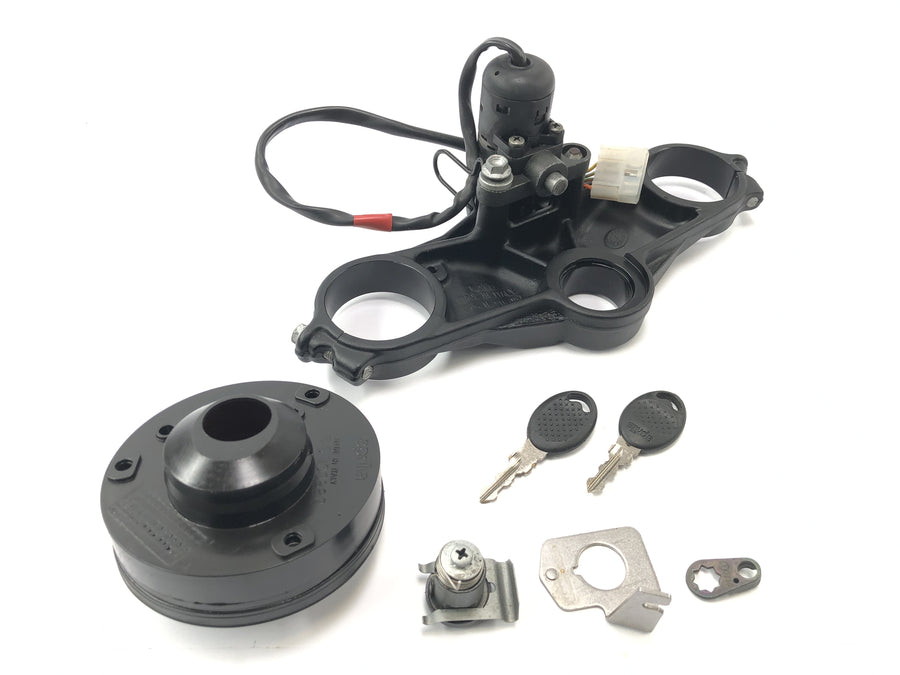 Aprilia RST 1000 Futura [2002] - cerrajero con puente de la bifurcación sobre el juego de llave de tapa del tanque de bloqueo de encendido