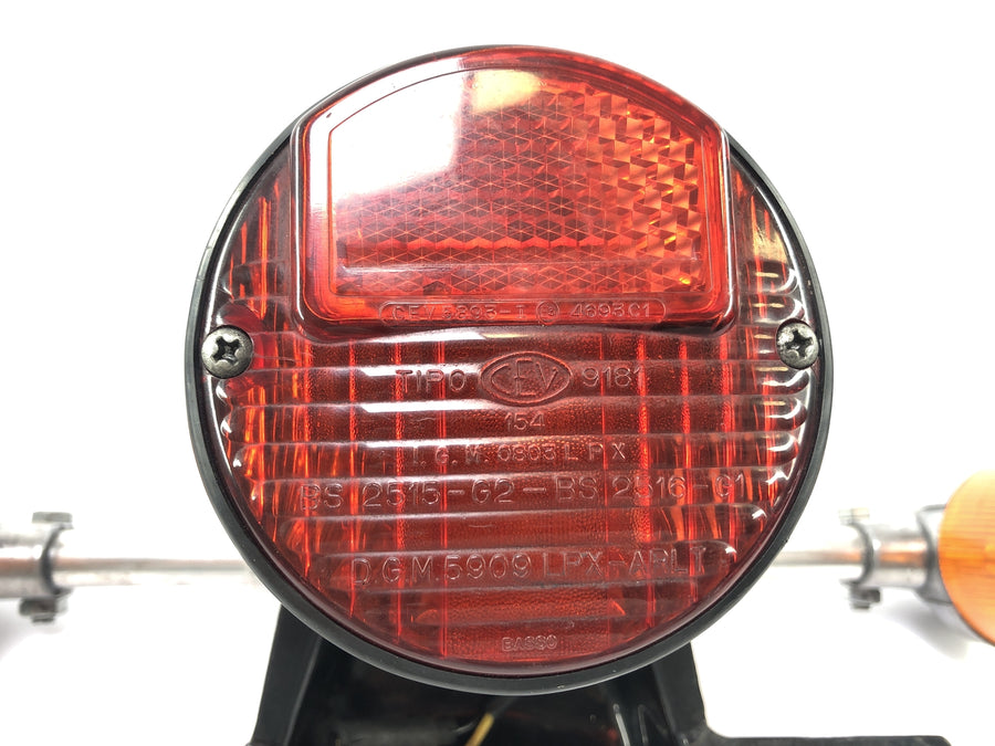 Moto Guzzi V7 Especial [1971] - Luz trasera con indicadores y grabación de matrícula
