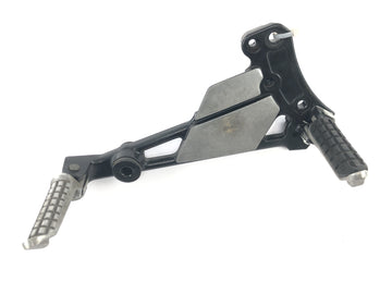 Kawasaki Zephyr 750 ZR750C [1994] - Sistema de reposapiés conductor pasajero soporte reposapiés derecho