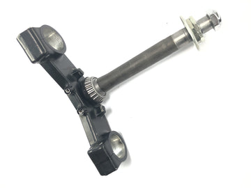 Triumph Daytona 900 T300D [1996] - puente inferior de la horquilla, abrazadera del cabezal de control