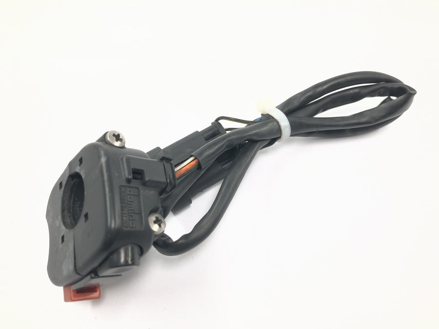 KTM 640 LC4 Prestige [2005] - Montaje del interruptor de arranque y parada derecho del manillar