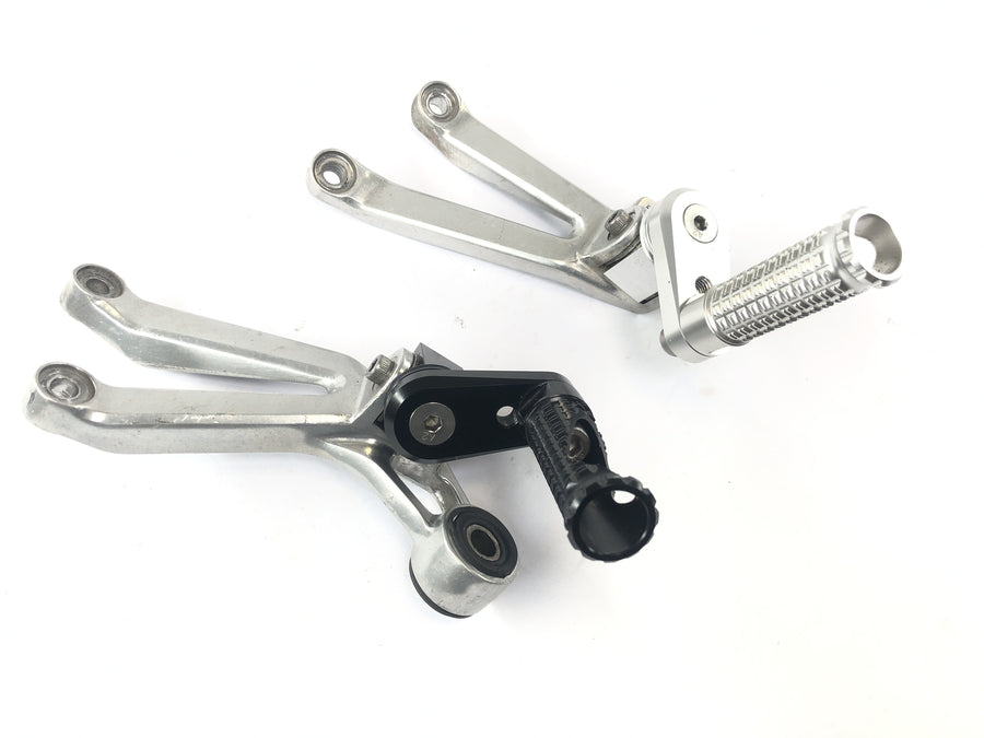 Yamaha YZF R1 RN01 [1998] - Footrests Pediac establecido a la derecha e izquierda