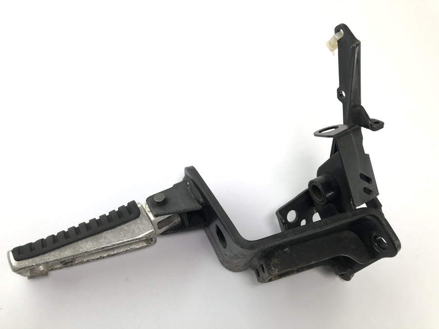 Suzuki VZ 1500 WVCU [2011] - Reposapiés conductor derecho Reposapiés conductor con soporte