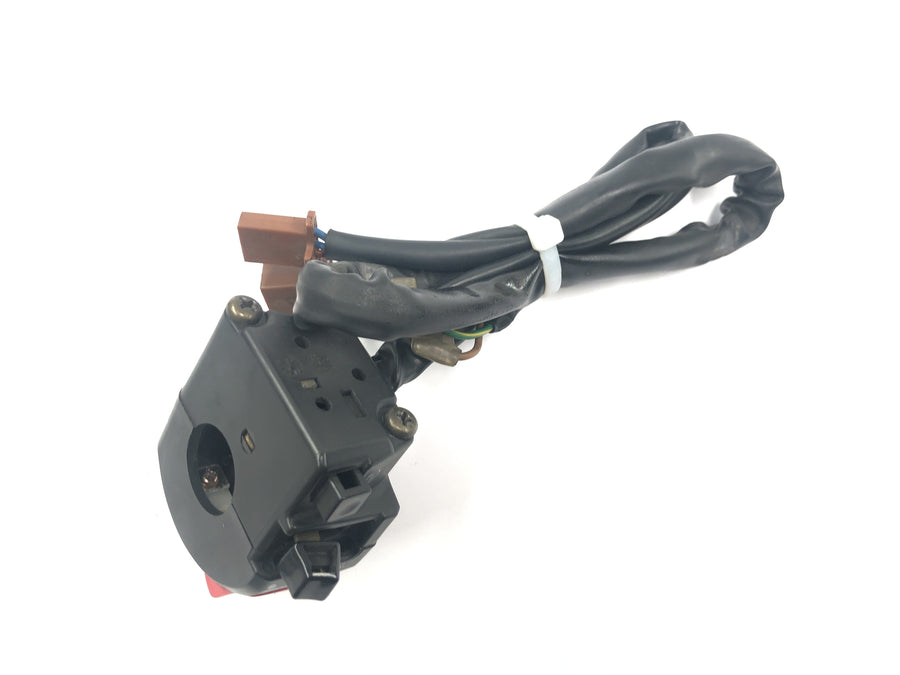 Yamaha YZF R1 RN04 [2001] - Montaje interruptor interruptor manillar derecho