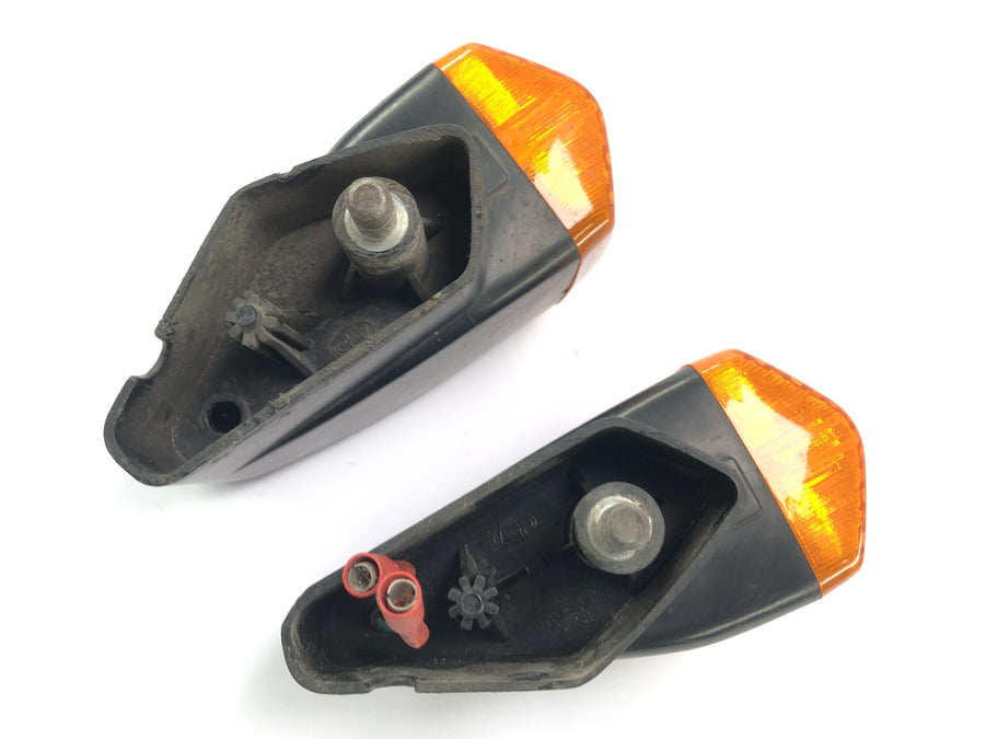 Honda NSR 125 JC22 [1998] - Lámpara de luz intermitente de la señal de giro llave en mano en la parte posterior y derecha